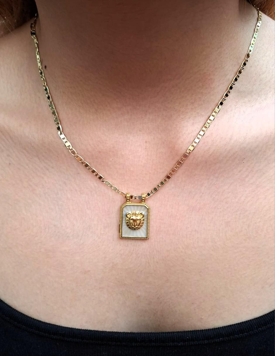 Collar con dije de signo zodiacal Nira constelaciones de oro laminado 10 k