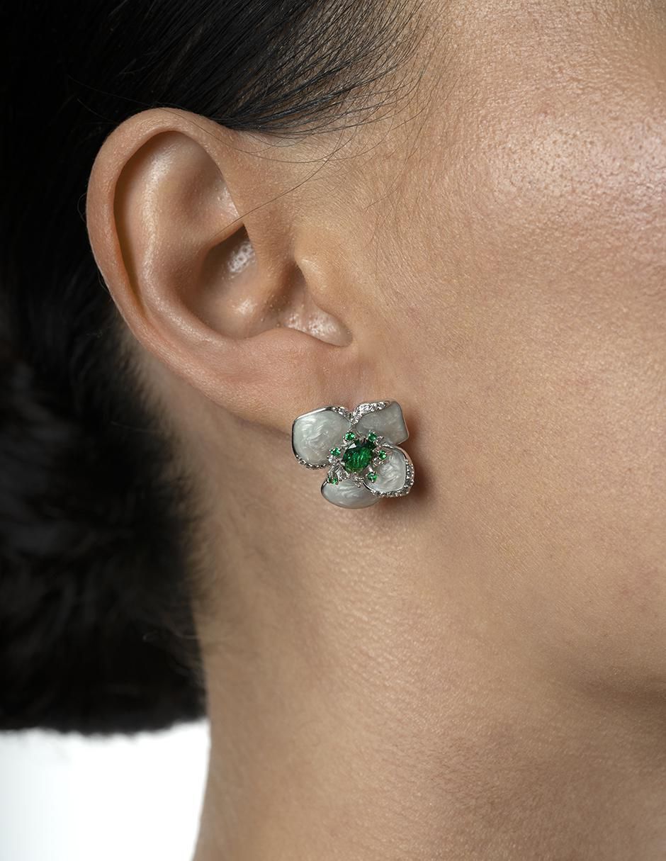 Aretes cortos de flor Gladkova Joyería de plata P 925 con acabado brillante esmeralda