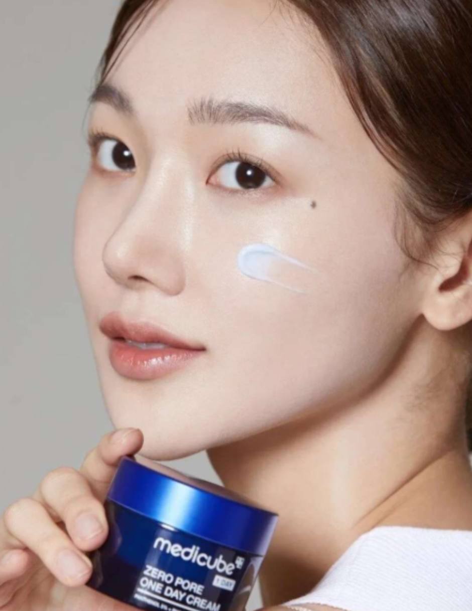 Crema facial recomendada para hidratar de día y noche Zero Pore One Day Cream para piel mixta y grasa 2